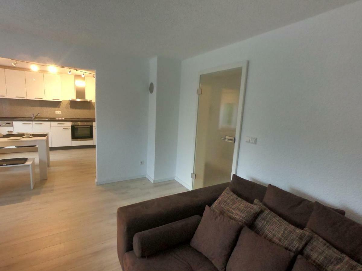 Appartement Moderne Helle 2,5 Mit Grossem Bad Und Kueche In
