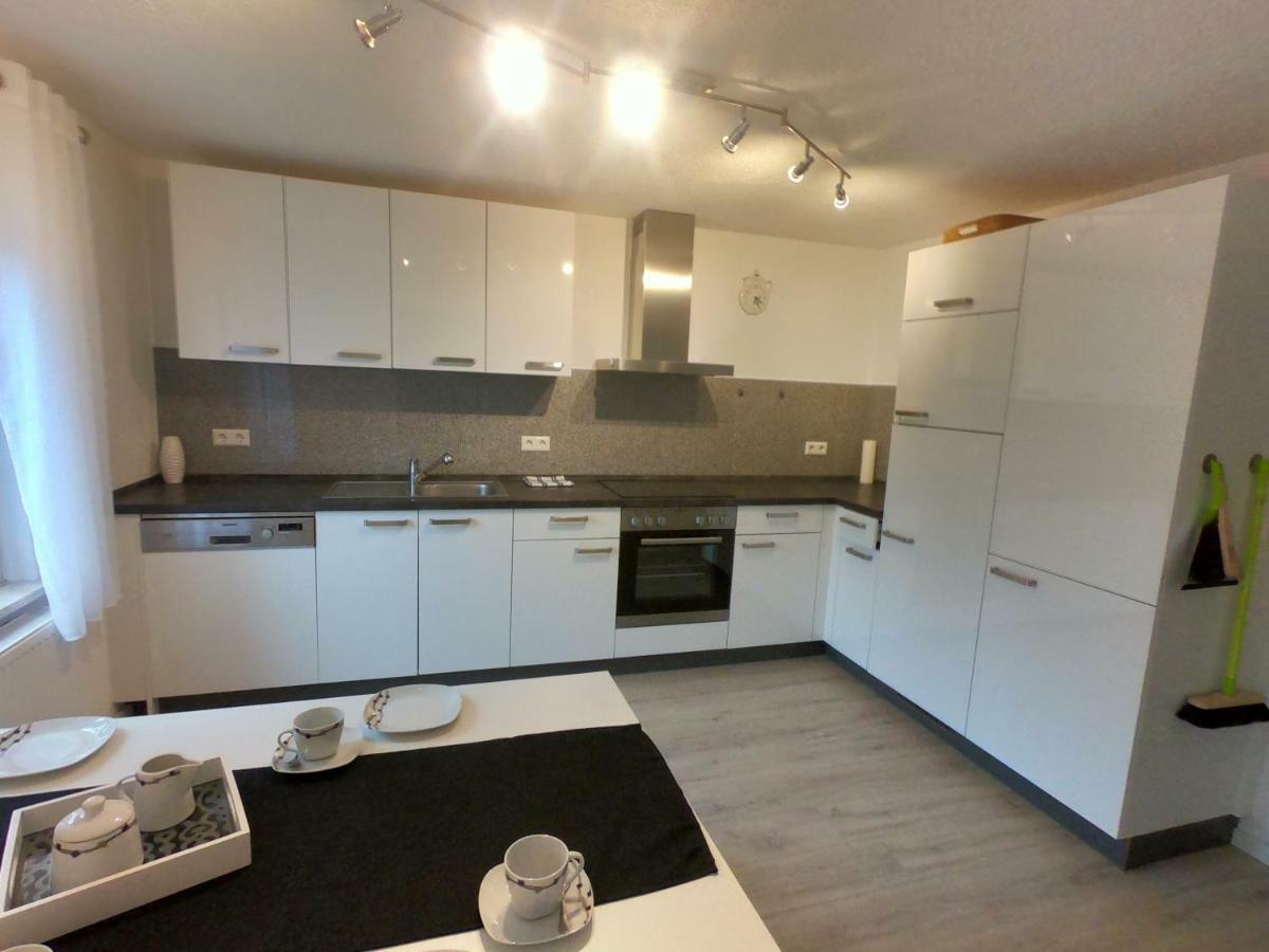 Moderne Helle 2,5 Mit Grossem Bad Und Kueche In