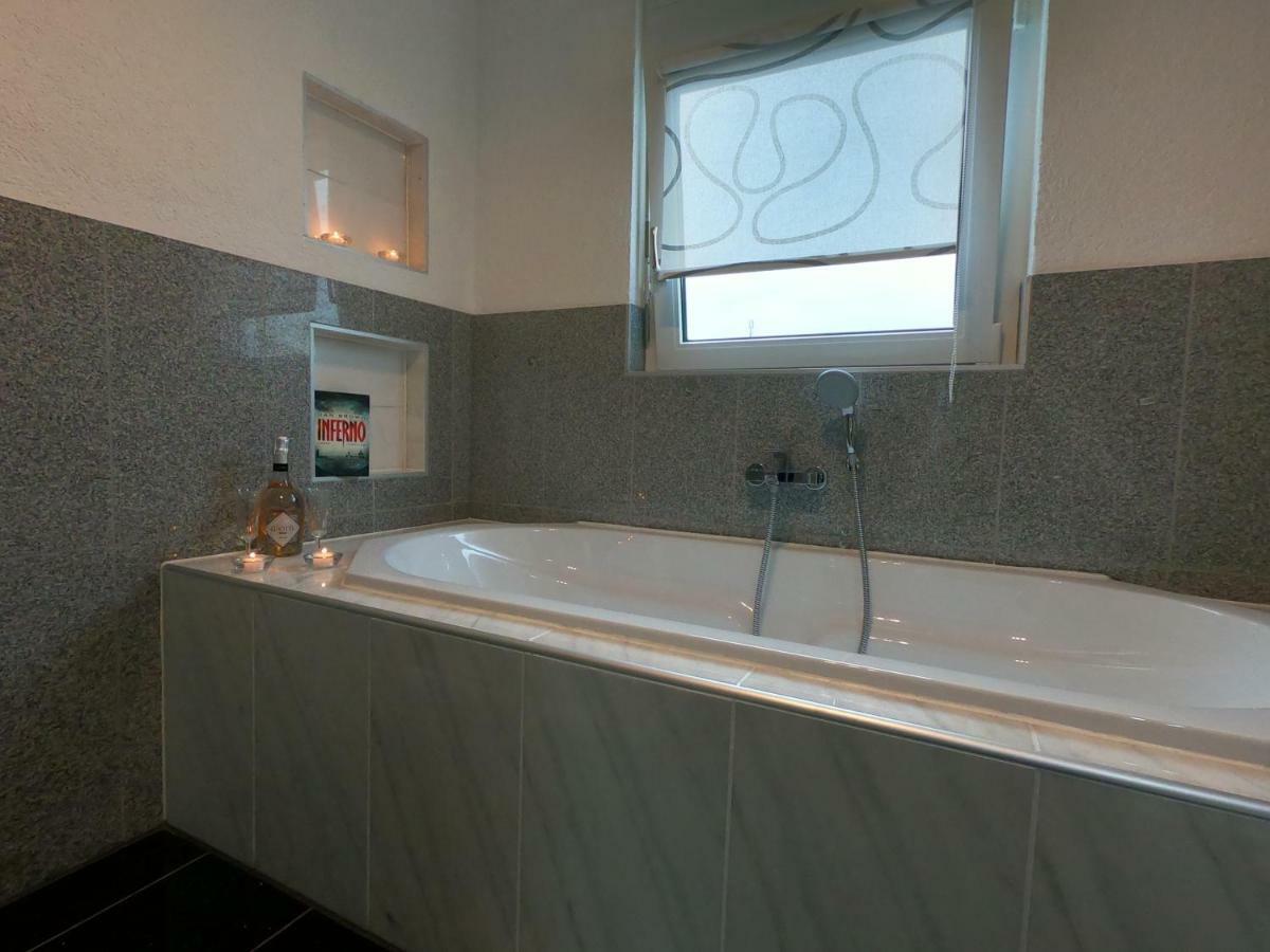 Appartement Moderne Helle 2,5 Mit Grossem Bad Und Kueche In Trossingen