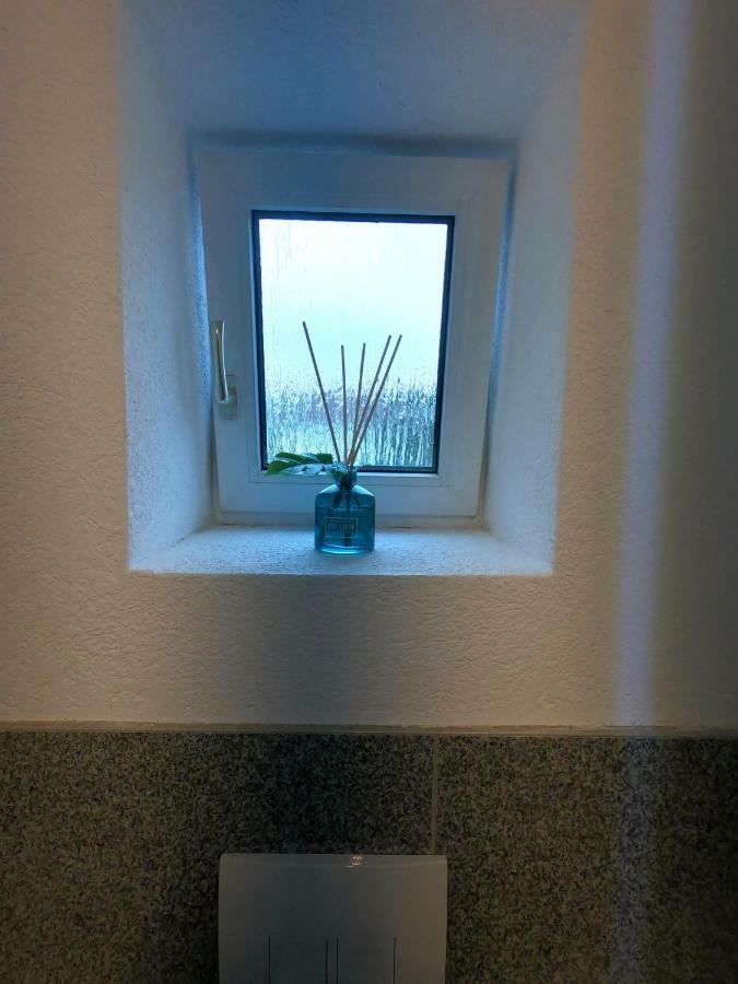 Moderne Helle 2,5 Mit Grossem Bad Und Kueche In Appartement